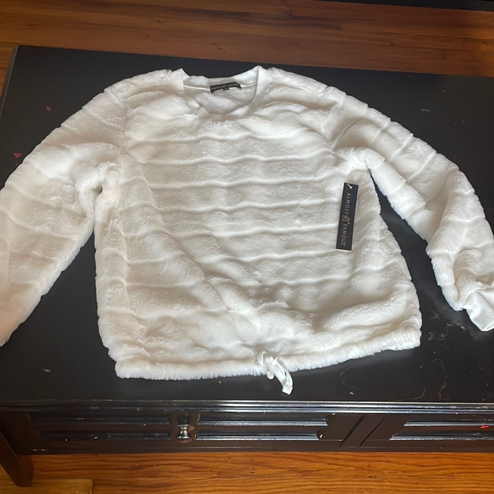 Brand new white sweater size M